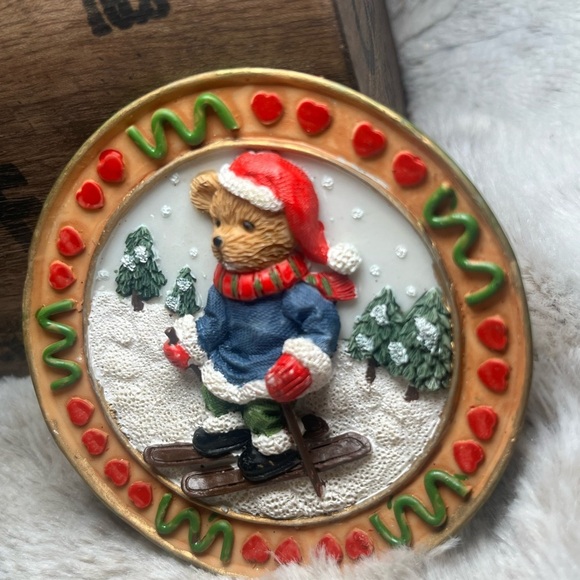 Vintage Christmas Bear Plate | Skiing Teddy Ornament | Holiday - Picture 4 of 5